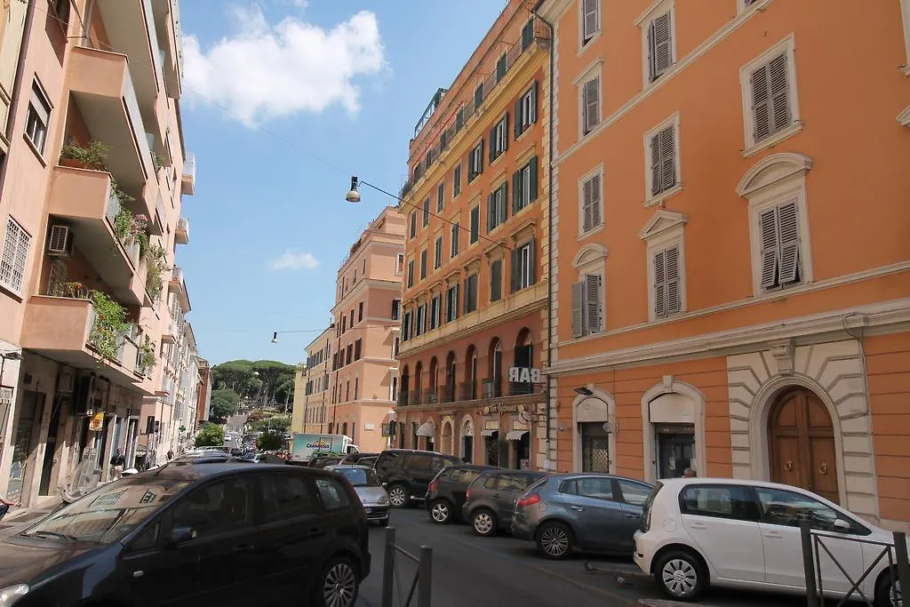 Colosseum Super Family Apartment Rome