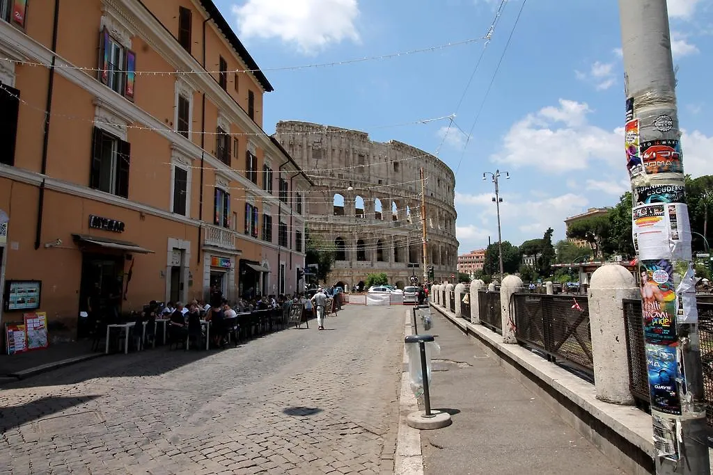 Colosseum Super Family Apartment Rome 0*,