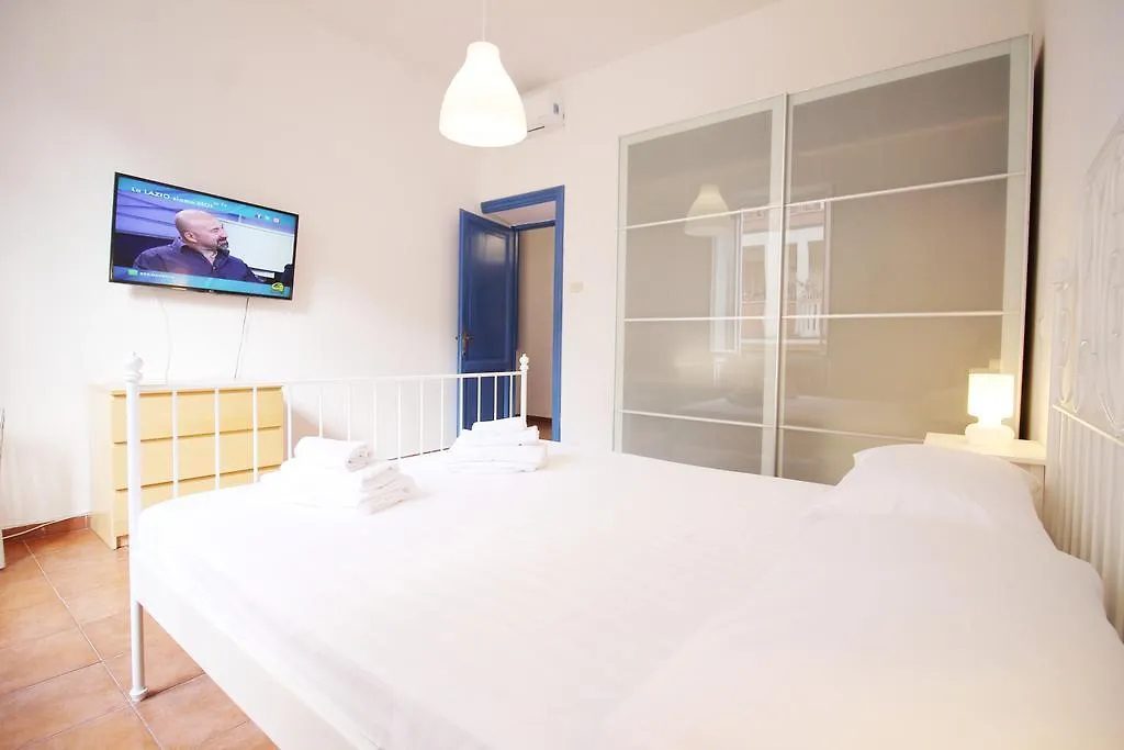 Colosseum Super Family Apartment Roma 0*,  Italia